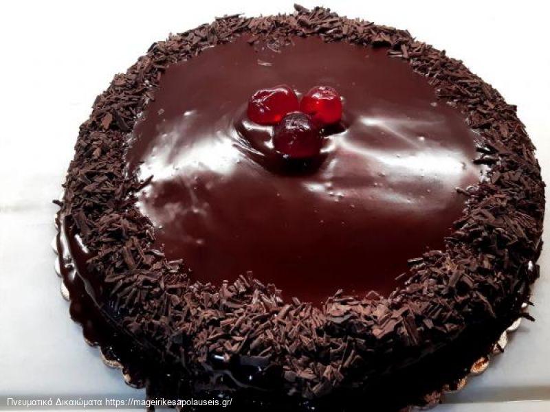 Σοκολατένιο κέικ με μόνο δύο υλικά 