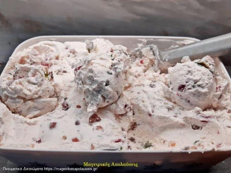 Παγωτό βανίλια παρφέ με ιμβερτοποιημένη ζάχαρη, ξηρούς καρπούς και γλυκά κουταλιού κεράσι και σύκο