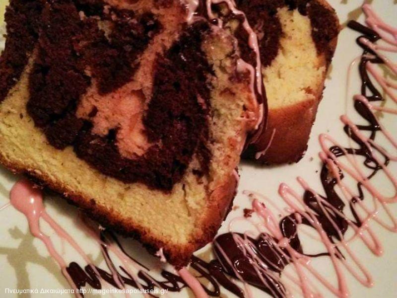 Κέϊκ τρίχρωμο με γλάσο σοκολάτας και φράουλα